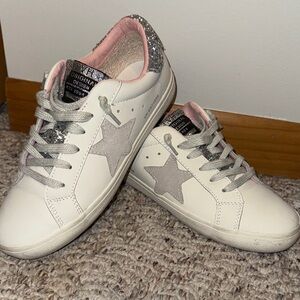 Vintage Havana White Star Accent Sneakers with Pink Lining